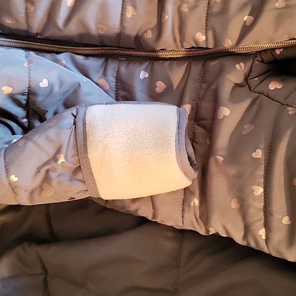 Kensie Girl Baby Snowsuit Grey with metallic Pink Hearts Size 3/6M NWOT - Picture 3 of 6